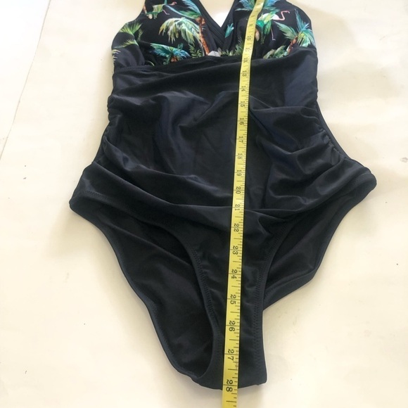 CUPSHE Women’s Tropical Deep V-Neckline Strappy Back Rushing One Piece Swimsuit - Picture 8 of 10